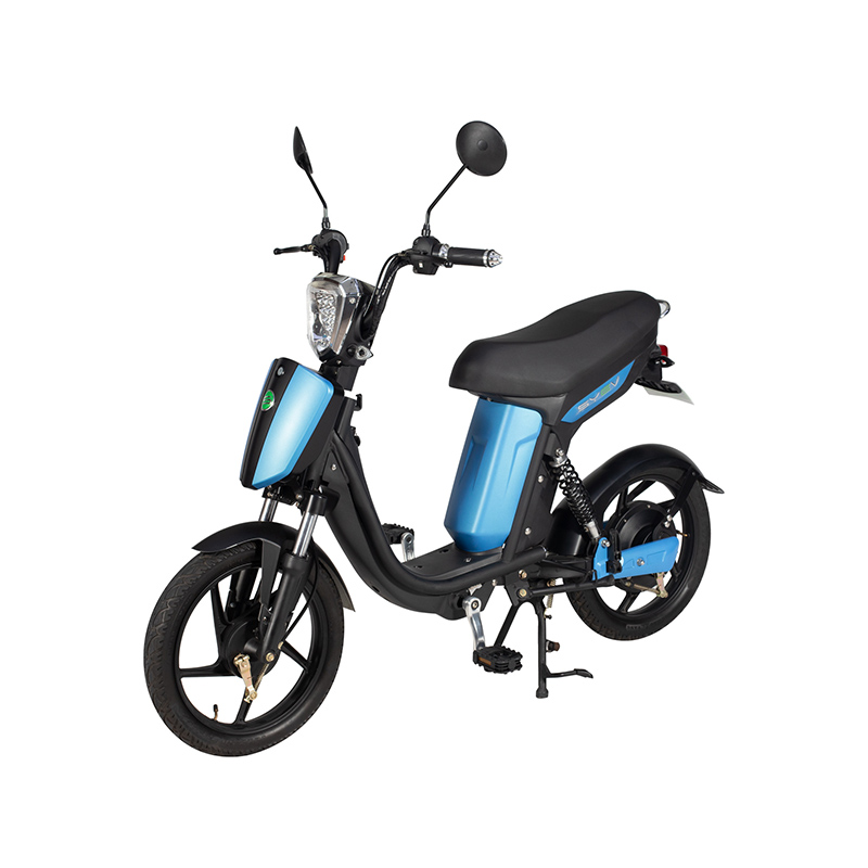 Cum se compară protecția împotriva vântului oferită de carenul Motocicletei Versatile cu alte motociclete concepute pentru călătorii pe terenuri lungi?
